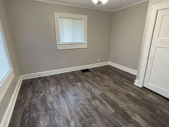 4th image of 1627 Woodlawn Ave