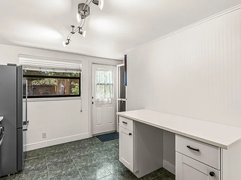 921 S M St — Photo 13