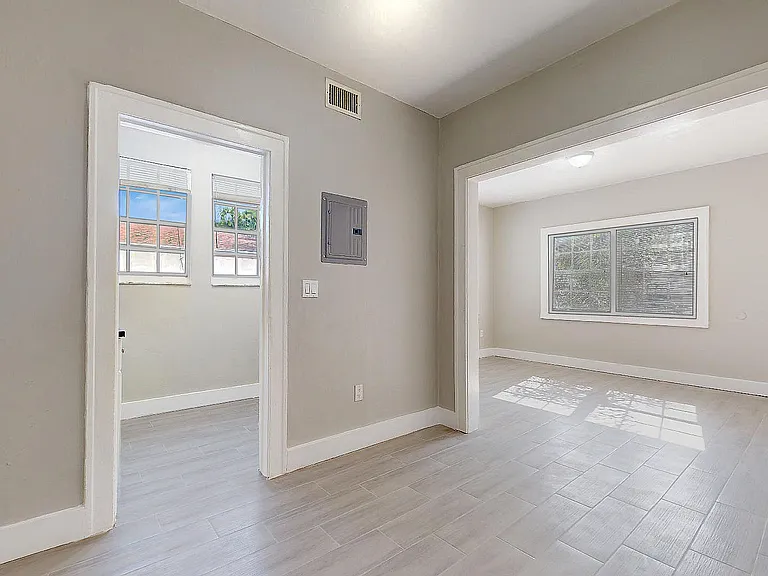 433 NW 25th Ave — Photo 7