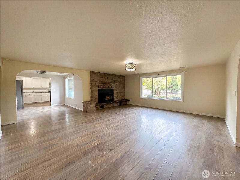 3rd image of 1213 Boulevard Road SE
