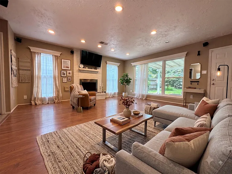 3507 Santa Rosa Ln — Photo 4