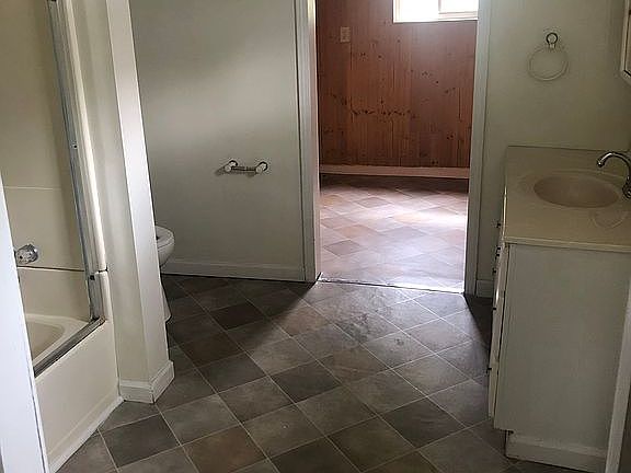 4th image of 413 W North St
