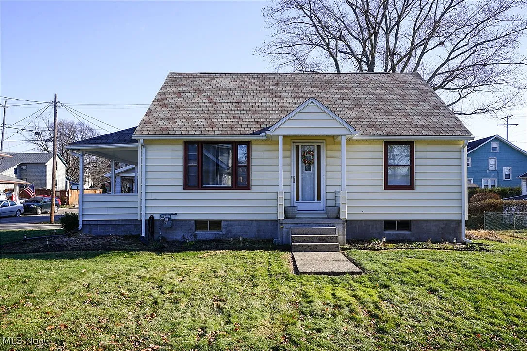 818 Wyoming Pl NE photo 1