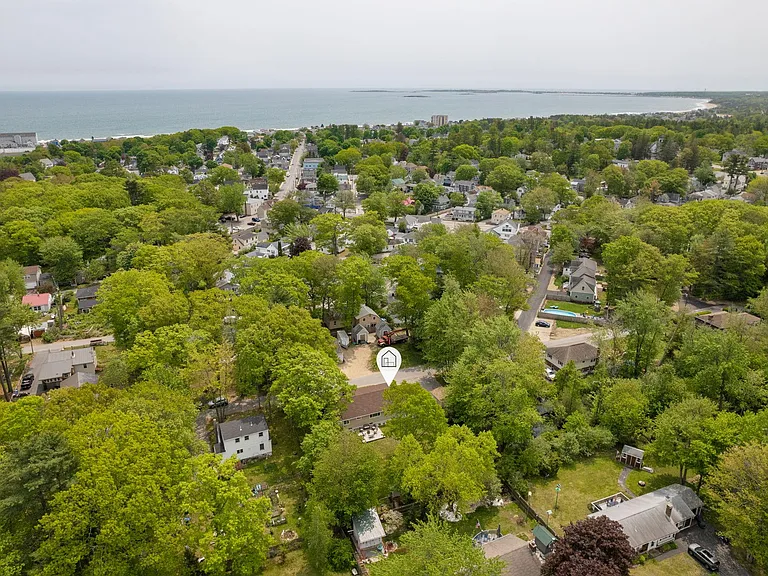 Laurene Dr — Photo 39