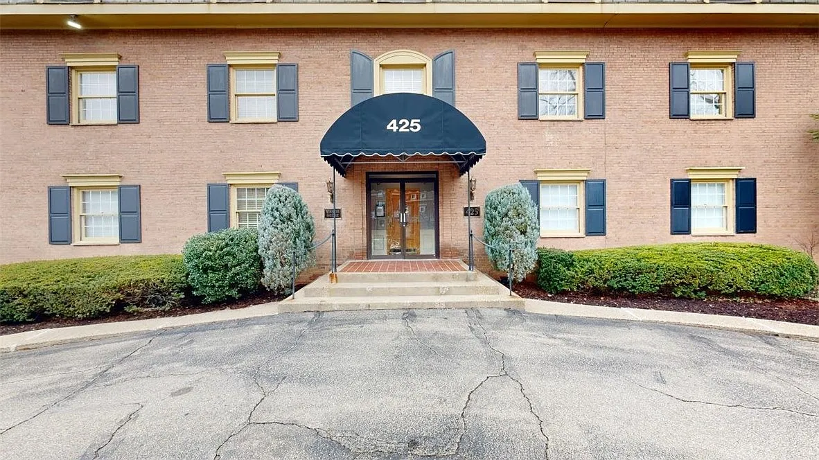 425 N Neville St APT 202 photo 1