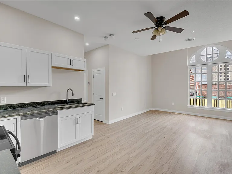 400 N Main St #201 — Photo 6