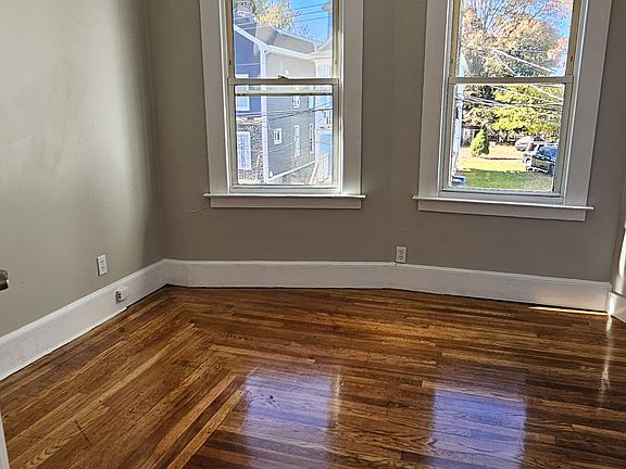 3rd image of 85 Morris St #B