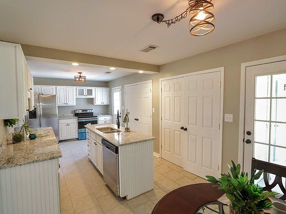 5th image of 128 Waterford Dr