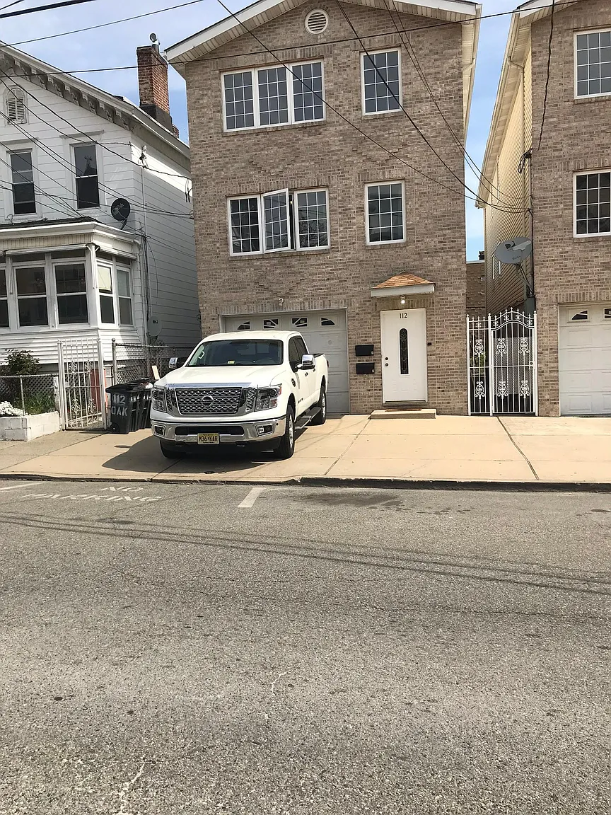 112 Oak St #1 photo 1