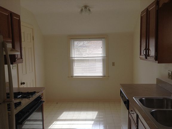 5th image of 23611 Clifford Dr