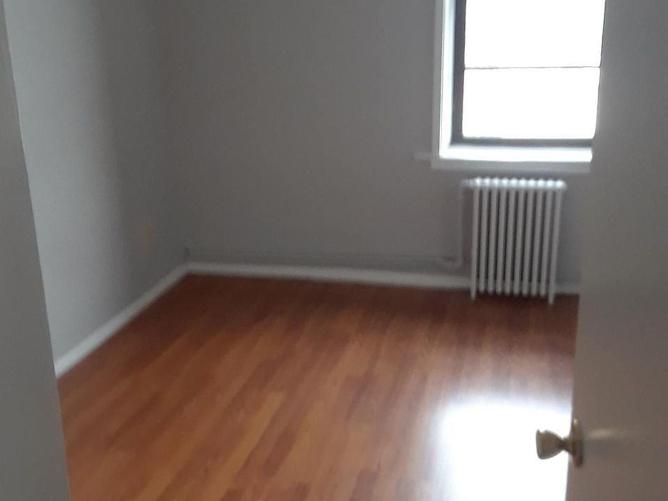 1st image of 960 Van Duzer St #3