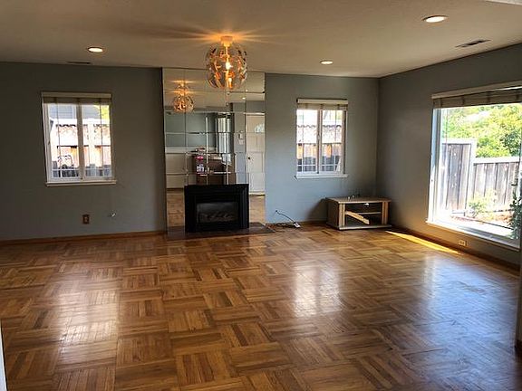 3rd image of 375 Balsam Ave