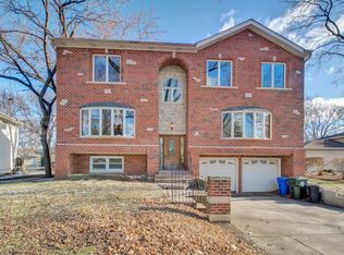 1135 E Juniper Ln, Mount Prospect, IL 60056