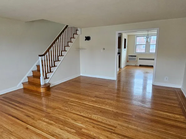 2902 Knorr St, Philadelphia, PA 19149