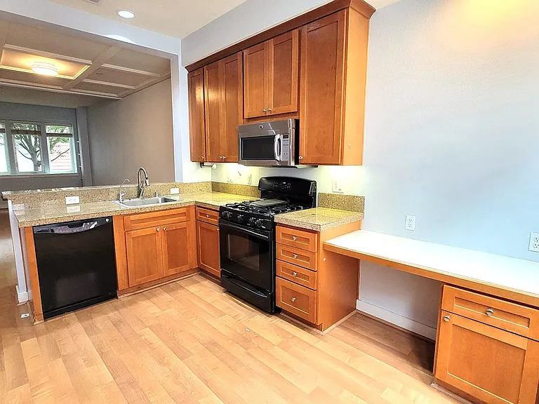 288 Kentdale Pl — Photo 10
