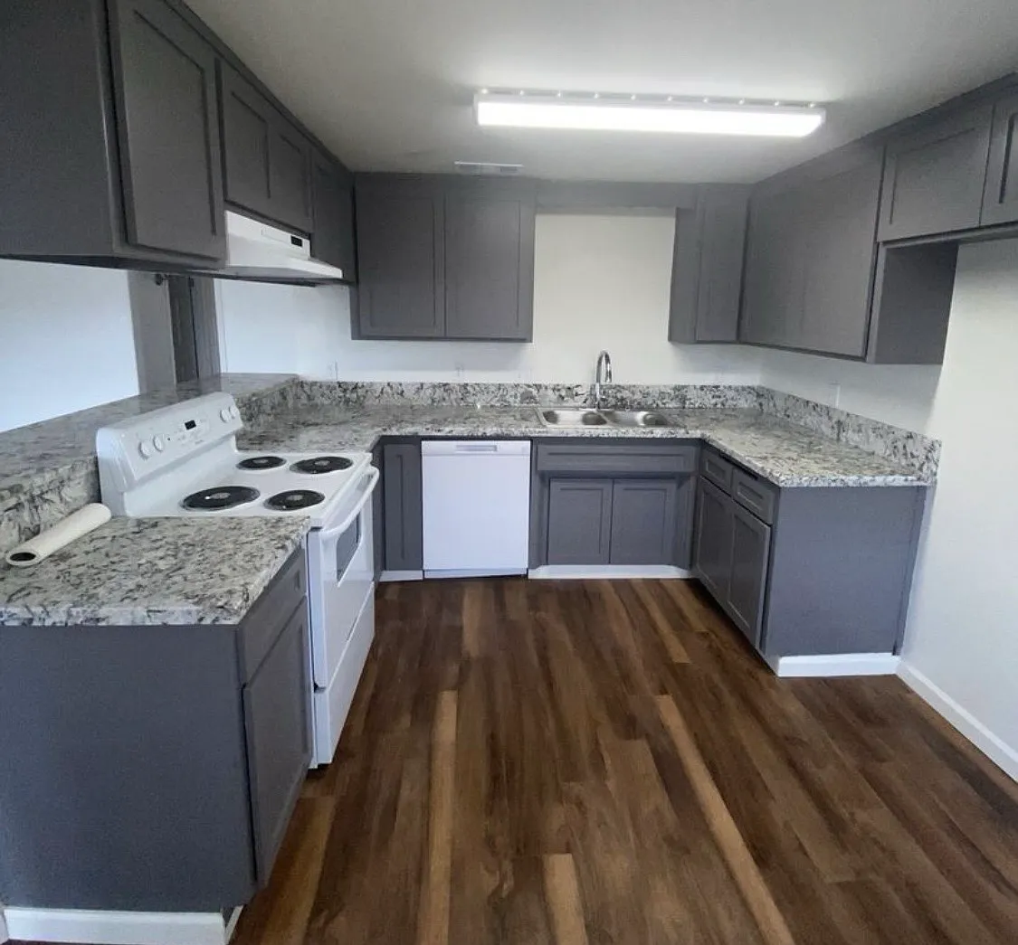2 bed, 1100 sqft, $1,650 — Photo 2