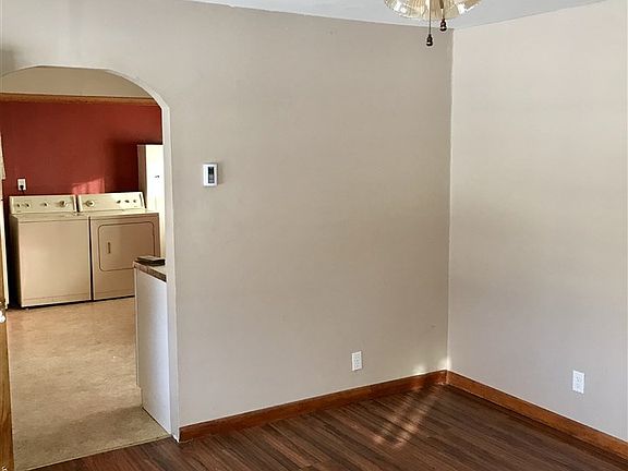 3rd image of 133 E Broadway St