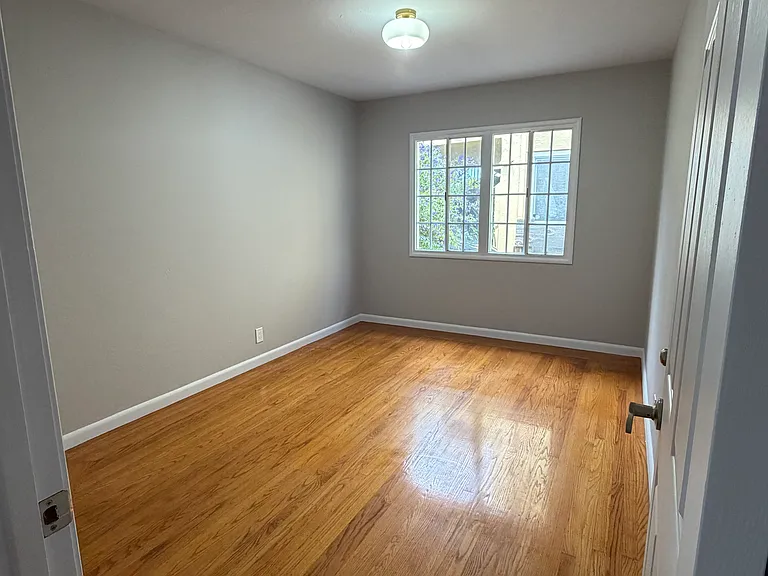 904 Lexington Ave — Photo 10