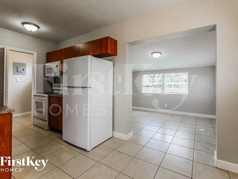 1250 NE 207th Ter — Photo 6