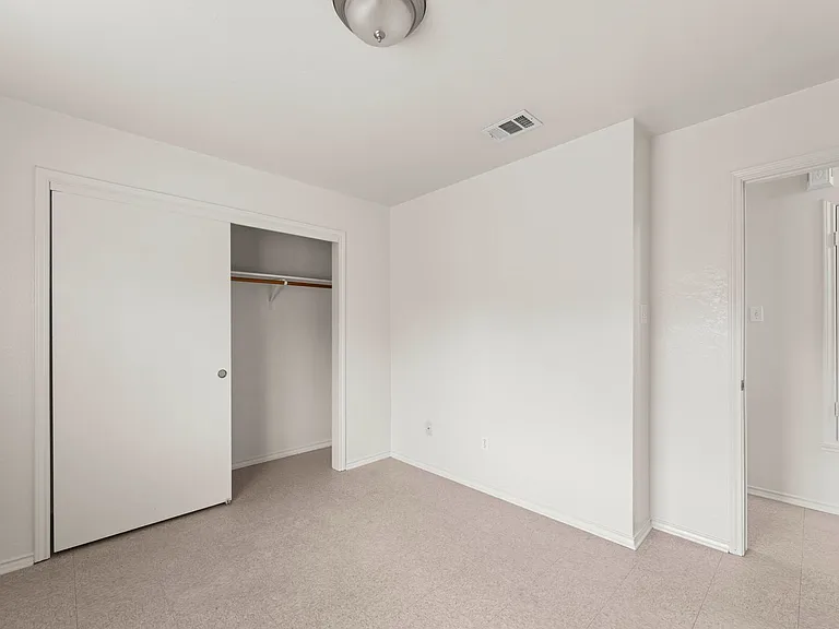 503 E Un — Photo 12