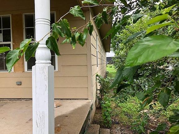 5th image of 639 SE 10th St