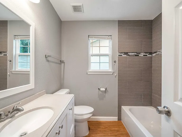 16336 Edgemere Dr — Photo 19