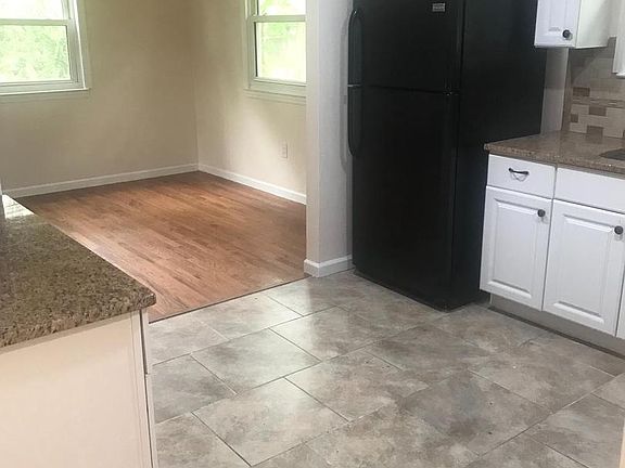 4th image of 172 Brewster St