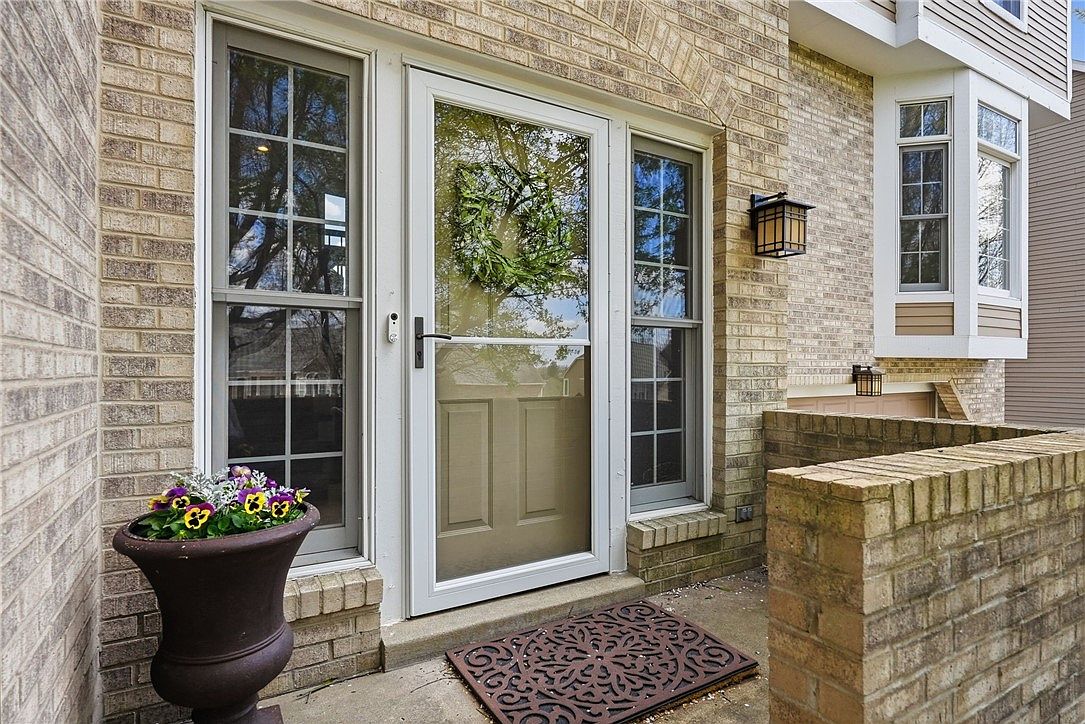 215 Cypress Knoll Dr