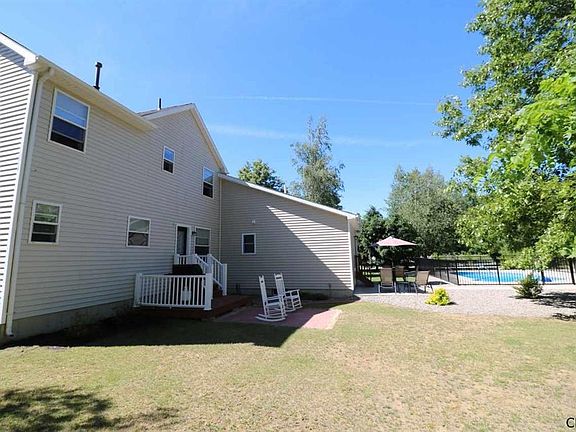 2nd image of 9 Plum Ct