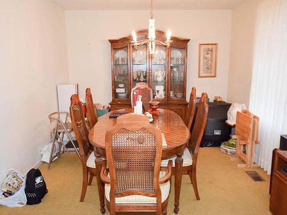 5th image of 255 Robinhood Dr