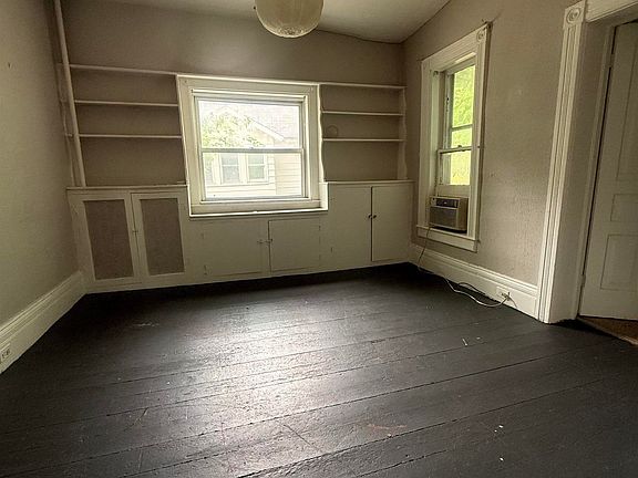 5th image of 1221 Cass St