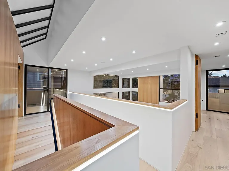7376 Fay Ave — Photo 40