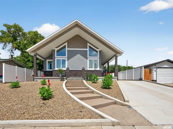 1130 Stadacona Street W, Moose Jaw, SK S6H 2B3