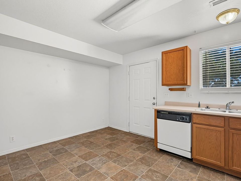 1st image of 1567 N Marilyn Dr APT 7