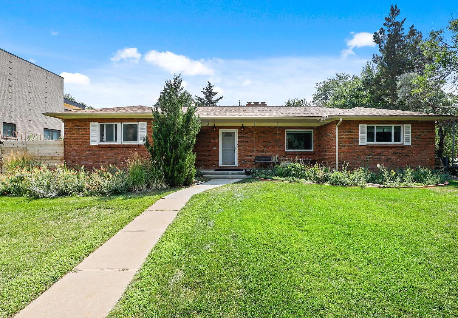 3 bed, 3.0 bath, 3042 sqft, $5,495 — Photo 3