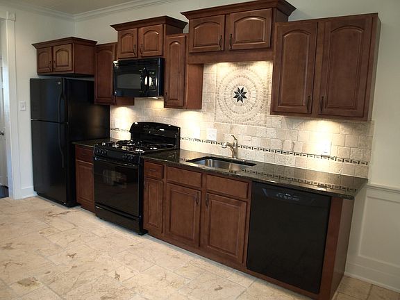Fully upgraded kitchen w/Egyptian stone tile flr., tumbled marble backsplash