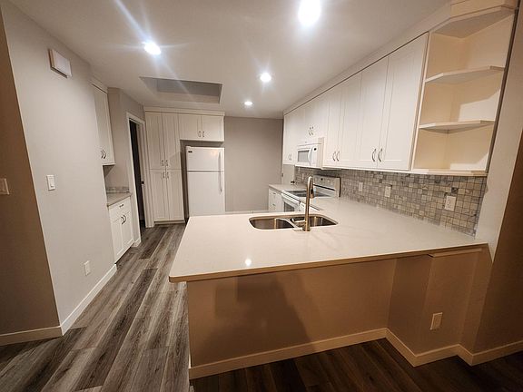 3rd image of 705 46th Avenue Pl