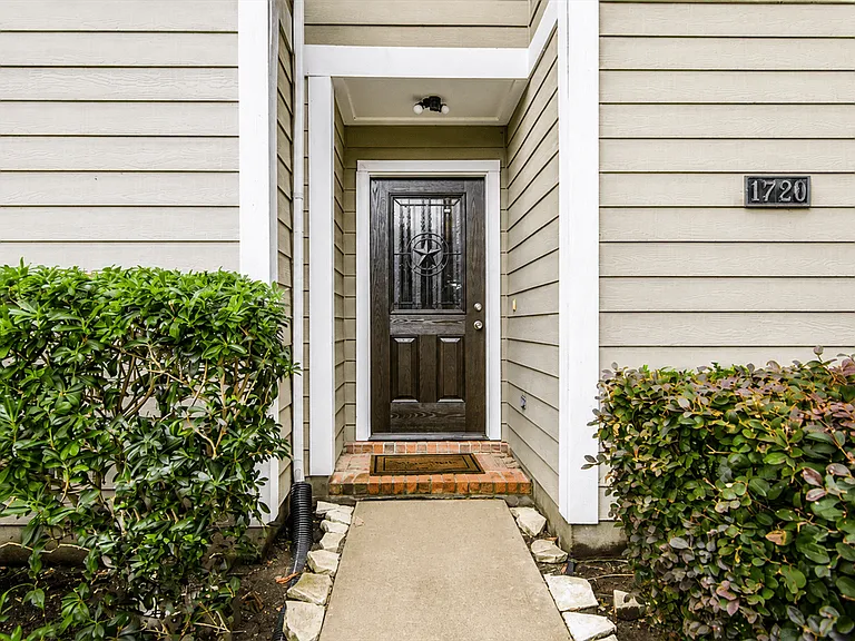 1720 Elgin St — Photo 20