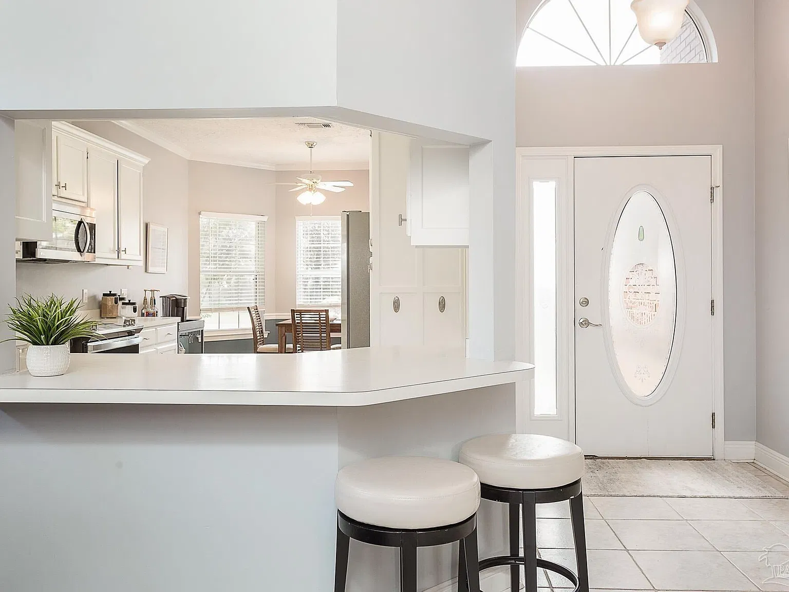 3 bed, 2.0 bath, 1992 sqft, $2,500 — Photo 3