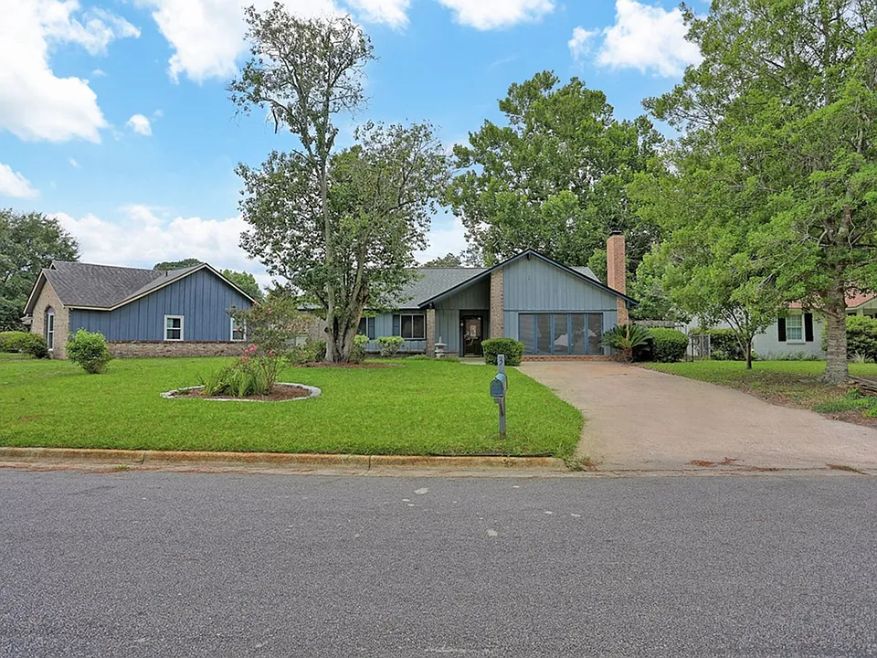 3 Oxford Ct