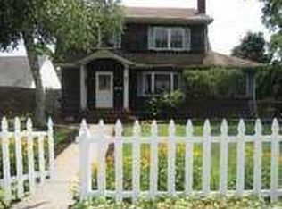 12 Center St, Sayville, NY 11782