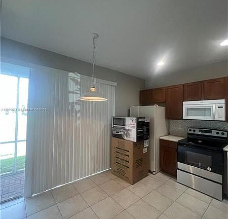 5th image of 2190 Oakmont Dr #2190