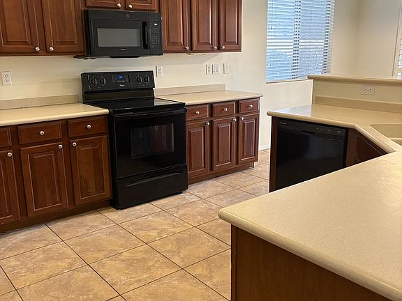 3rd image of 4445 E Cherry Hills Dr
