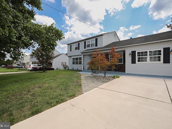3rd image of 4 Blanchard Rd