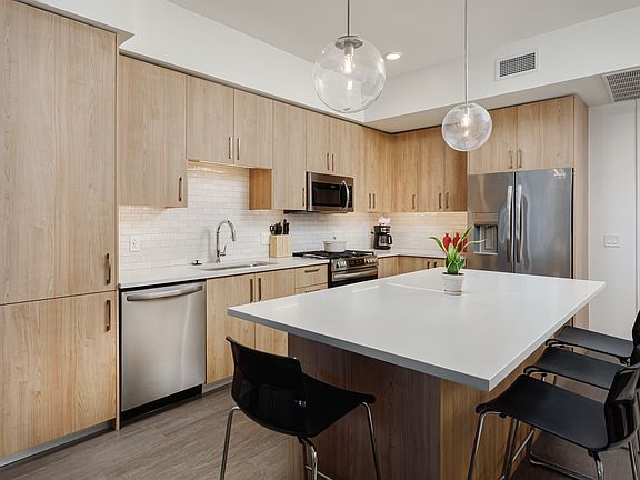 2nd image of 1212 Demonbreun St #903