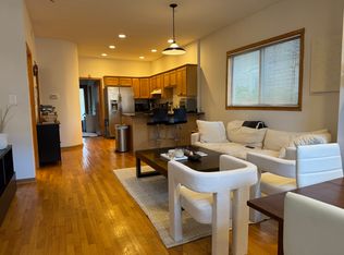 1334 W Huron St APT 1, Chicago, IL 60642
