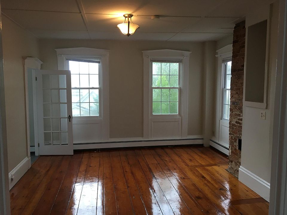 2nd image of 14 Florence St #4