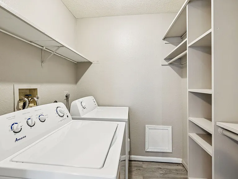 Raintree Apartments — Photo 21