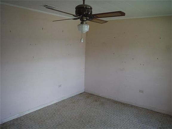 2nd image of 236 Leslie St