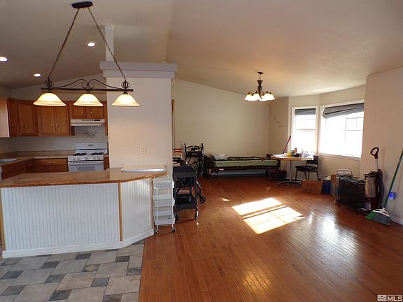 5th image of 410 Kathy Ave